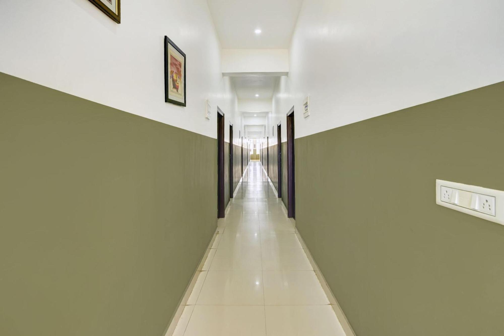 Hotel Super Collection O Chikmangaluru Near Railway Station Chikmagalūr Esterno foto