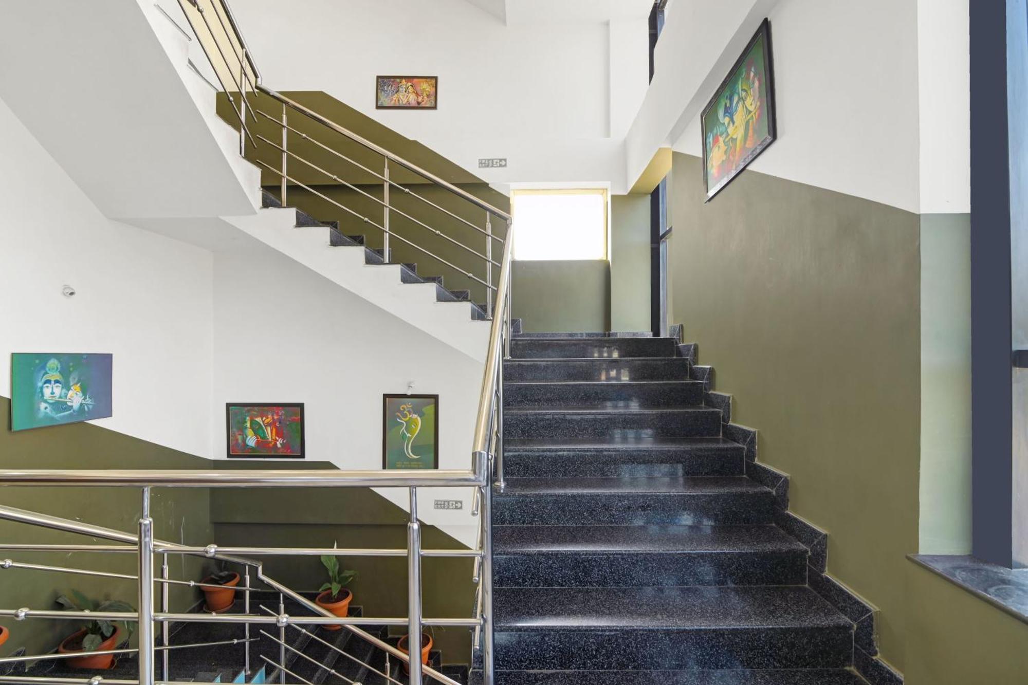 Hotel Super Collection O Chikmangaluru Near Railway Station Chikmagalūr Esterno foto