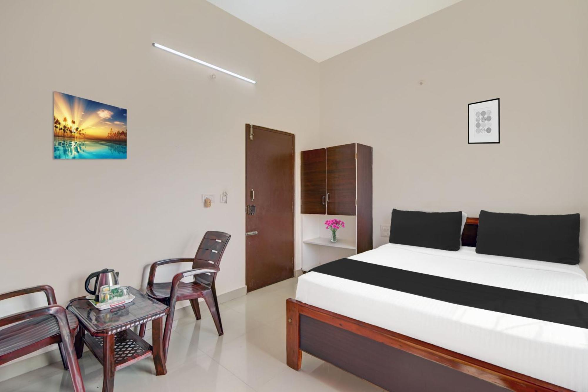 Hotel Super Collection O Chikmangaluru Near Railway Station Chikmagalūr Esterno foto